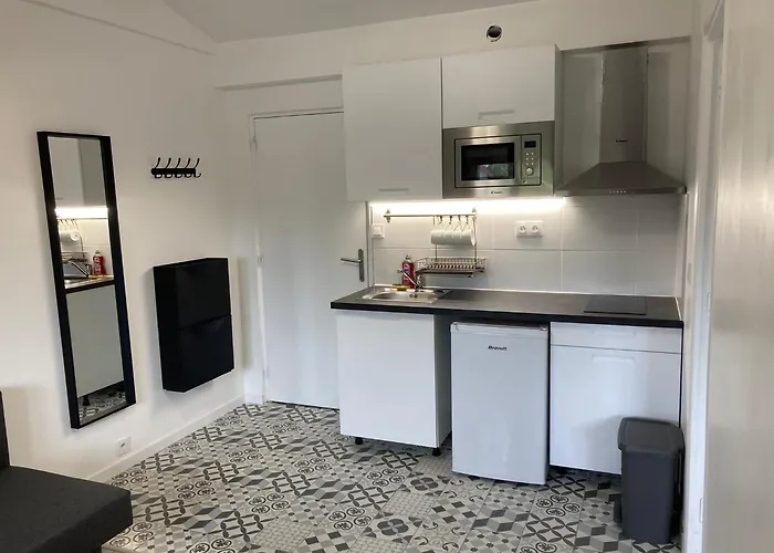 2 Pieces Moins De 2 Min Du Rer Apartment